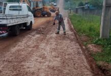 Prefeitura trabalha na limpeza da cidade após temporal desta tarde