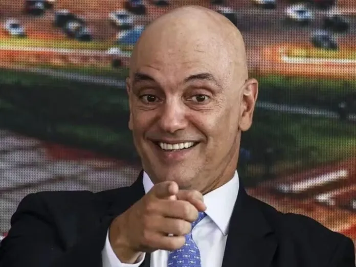 Alexandre de Moraes alerta: redes sociais só poderão operar se seguirem a lei