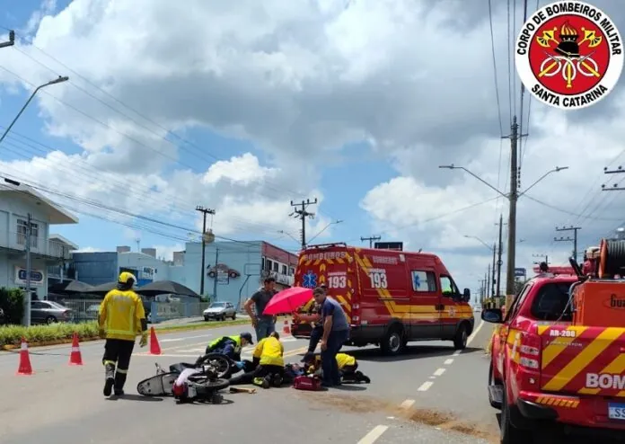 Motociclista sofre graves fraturas após acidente em Fraiburgo