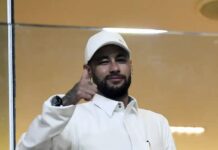 Neymar se apresenta ao Santos, mas estreia fica para próxima semana