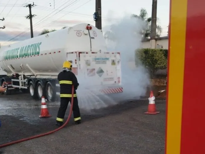 Vazamento de nitrogênio é controlado com auxílio dos Bombeiros