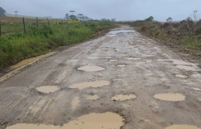 Prefeito de Calmon solicita autorização para usar máquinas em rodovia estadual