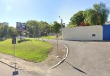 Mãe vai para o bar e deixa criança sozinha na rua