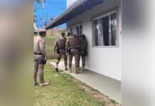 Irmã mata irmã mais nova com golpes de faca em SC