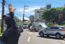 Motociclista morre após colidir com ônibus que parava para embarque