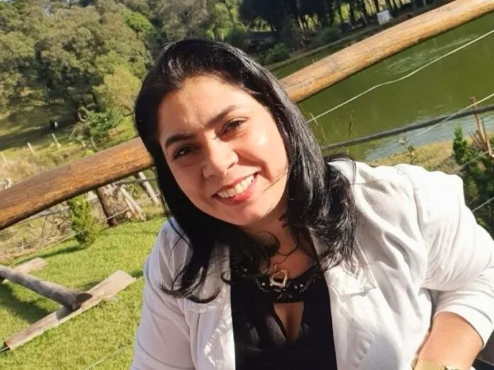 Mulher assassinada em restaurante é identificada