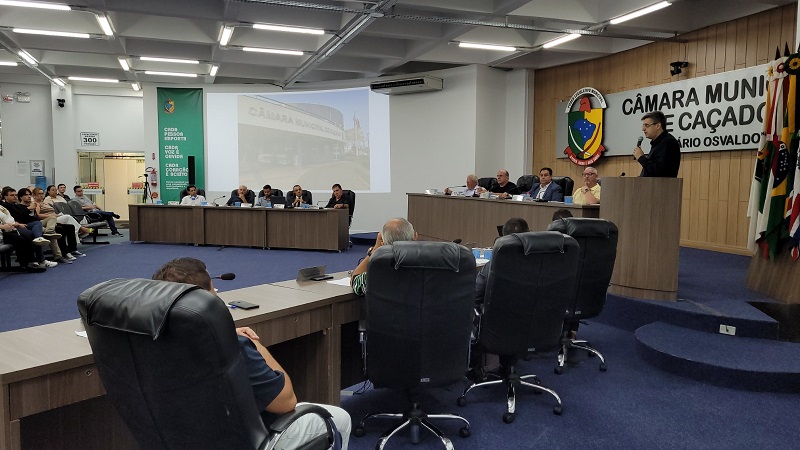 Prefeito Alencar apresenta planejamento do ano durante sessão inaugural 