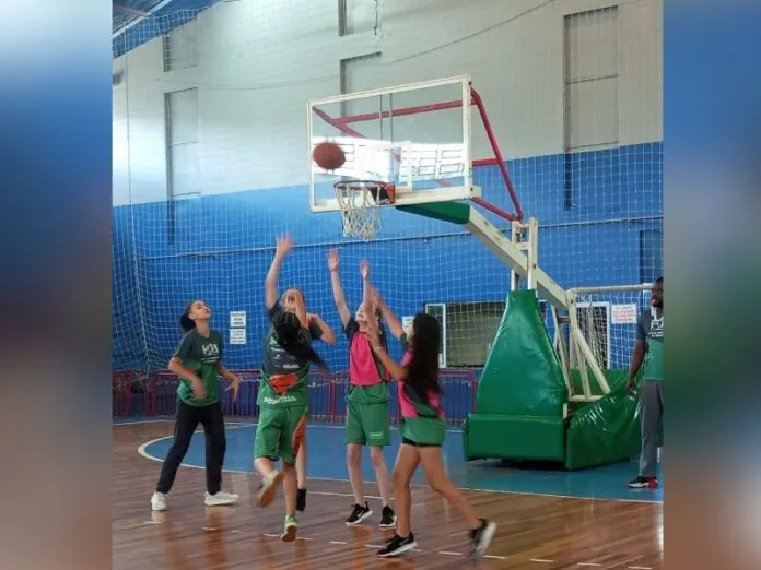 Basquetebol em Caçador inicia com expectativa de atender 80 alunos