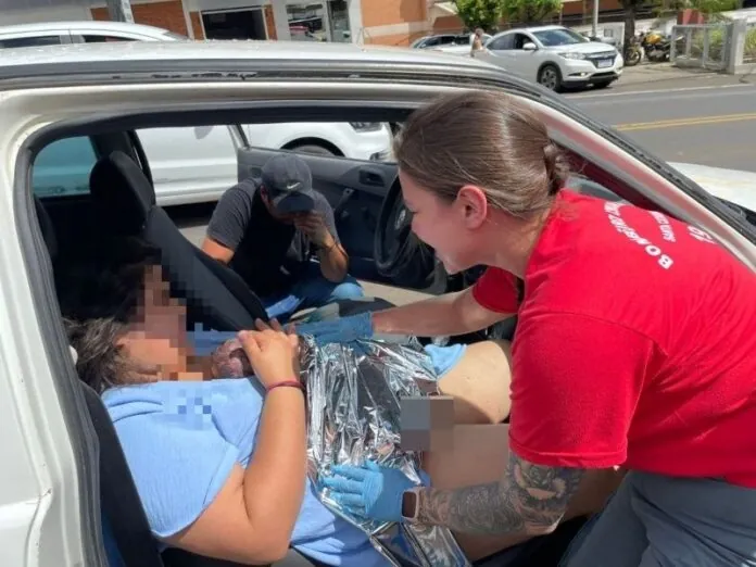 Mulher dá à luz dentro de carro em Joaçaba