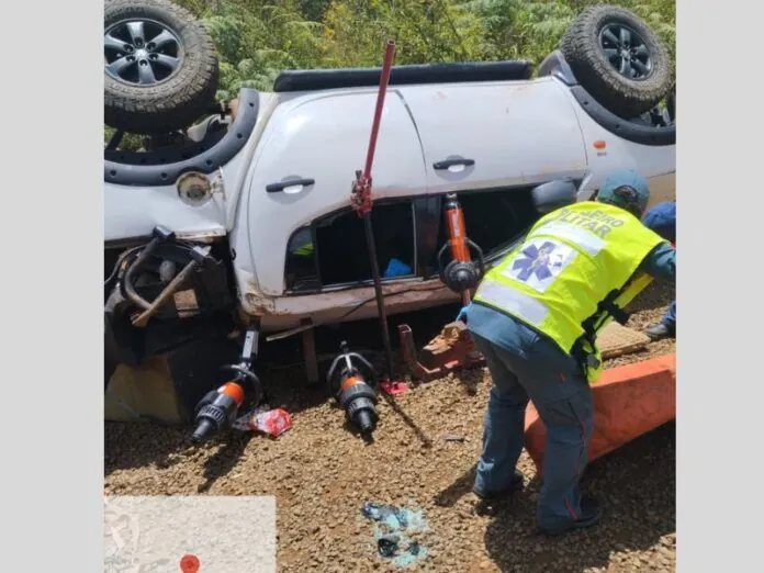 Criança morre após capotamento de caminhonete