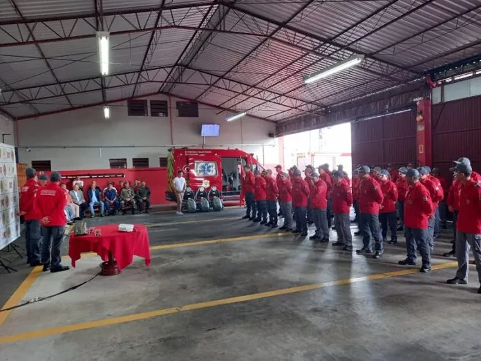 Bombeiros Voluntários de Caçador prestam homenagens e apresentam investimentos