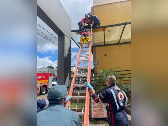 Homem é salvo após choque elétrico em Curitibanos