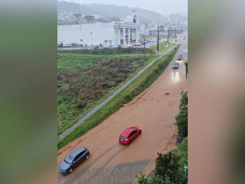 Fortes chuvas causam alagamentos e danos em Videira