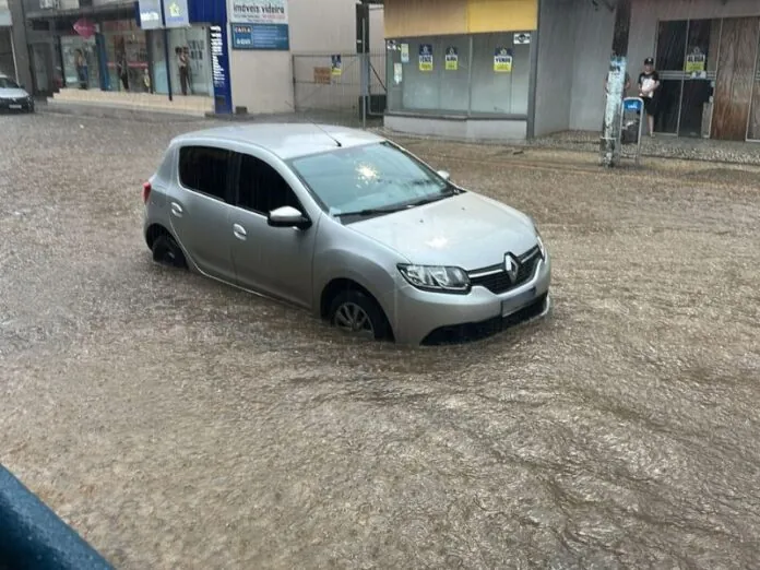 Fortes chuvas causam alagamentos e danos em Videira