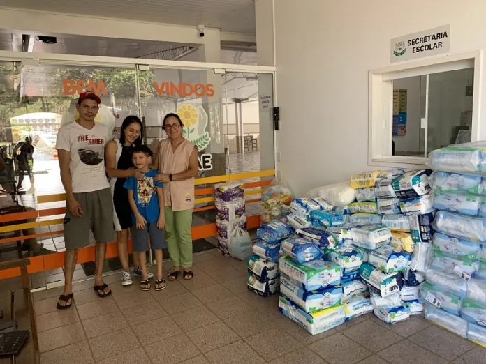 Família de Benjamin doa itens recebidos para a Apae de Caçador