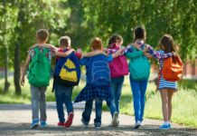 Proibição de celular em sala de aula tem favorecido o convívio social