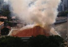 Incêndio atinge Centro Paroquial de catedral em Chapecó