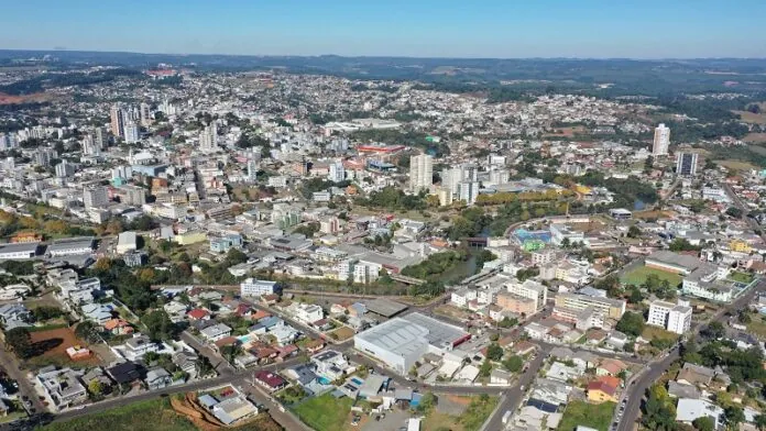 Guias do IPTU já estão sendo entregues nas residências em Caçador