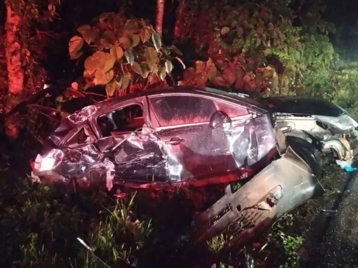 Crianças são ejetadas de carro em grave acidente na BR-282