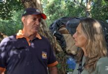 Homem vivendo em condições subumanas é recolhido em Caçador