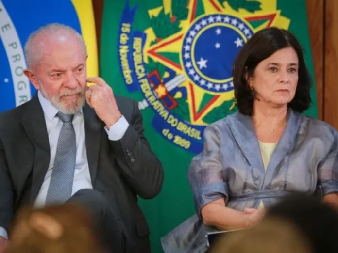 Lula demite Nísia Trindade e nomeia Padilha para Ministério da Saúde