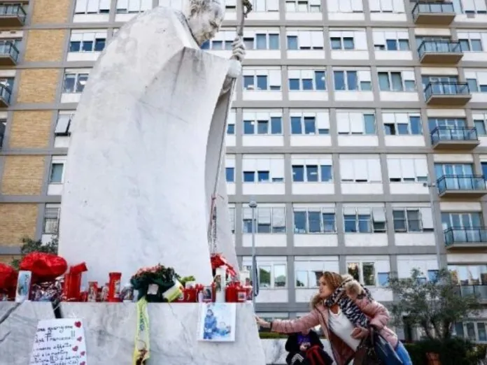 Papa Francisco está estável, mas situação ainda requer cautela