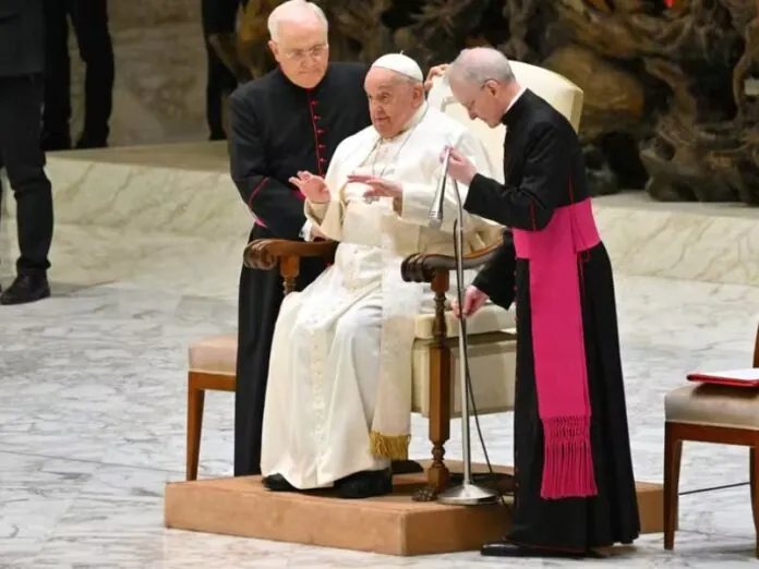 Novo boletim médico do Papa Francisco confirma pneumonia bilateral