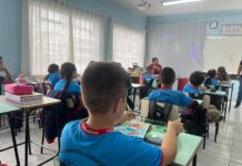 Ausência de celulares nas escolas tem resultado positivo na educação