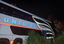 Ônibus com 49 passageiros se envolve em grave acidente em SC