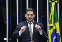 Davi Alcolumbre é eleito presidente do Senado com 73 votos