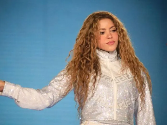 Shakira cancela show após ser internada com dores abdominais