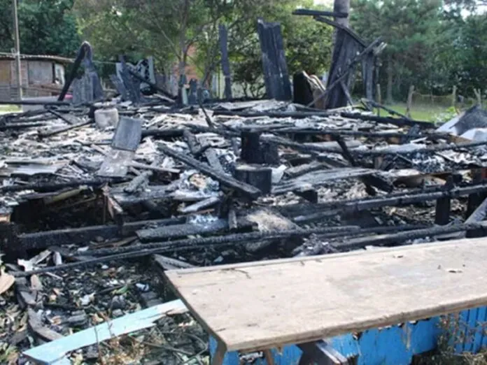 Homens são presos suspeitos de incendiar terreiro de umbanda