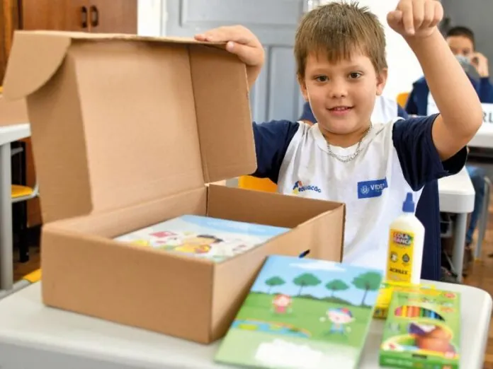 Mais de sete mil alunos de Videira receberão uniforme e material escolar