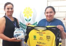 APAE Videira realiza rifa solidária com sorteio de camisa e bola de futsal