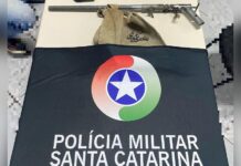 Homens são flagrados com arma artesanal no interior de Lebon Régis