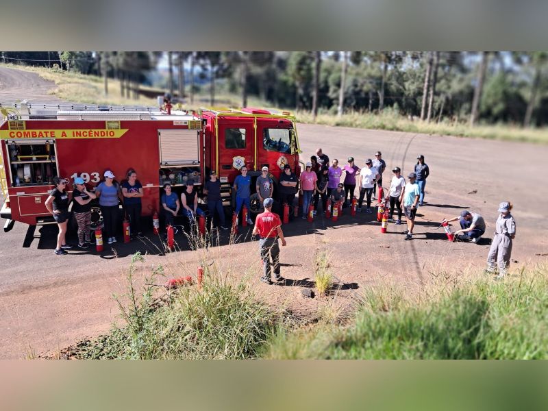 Bombeiros Voluntários de Caçador capacitam professores