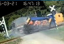 Caminhão não respeita sinal de parada e é “atropelado” por trem