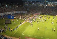 Final do Catarinense termina em polêmica, agressões e invasão de campo