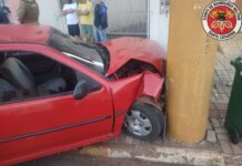 Colisão carro x poste deixa homem de 49 anos ferido em Ibiam