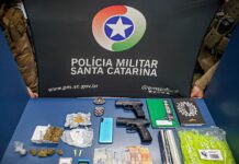 Jovem é presa por envolvimento em tráfico de drogas