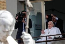 Médicos do Papa consideraram parar tratamento e deixá-lo “morrer em paz”