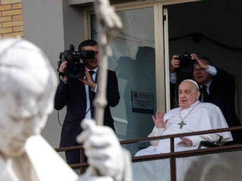 Médicos do Papa consideraram parar tratamento e deixá-lo 