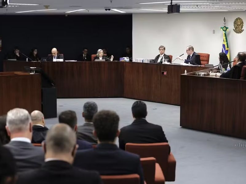 STF decide hoje sobre denúncia de golpe contra Bolsonaro e aliados
