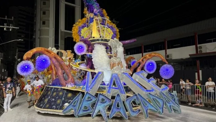 Vale Samba é a grande campeã do Carnaval de Joaçaba 2025