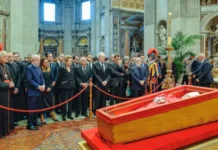 Lula, Janja e Dilma comparecem ao velório do Papa Francisco no Vaticano