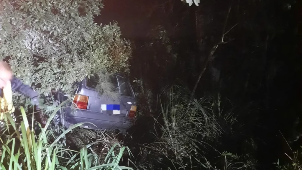 Condutor tem mal súbito e perde controle do carro em Rio das Antas