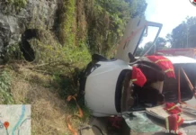 Motorista fica ferido após capotar veículo da Prefeitura em Tangará