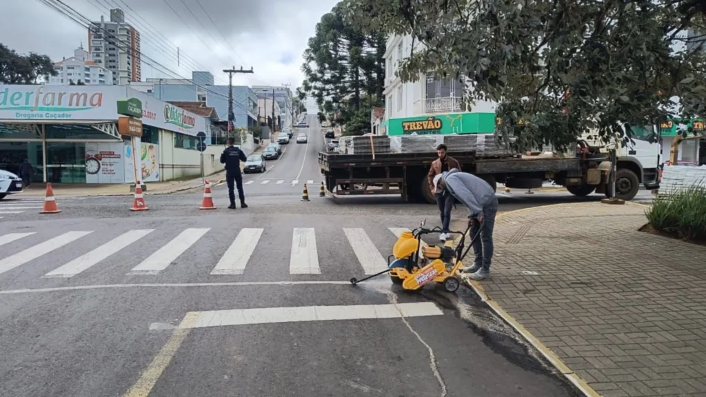 Revitalização da Rua Carlos Esperança segue nesta semana