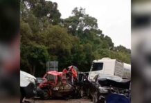 Engavetamento com 7 veículos deixa três mortos na BR-116