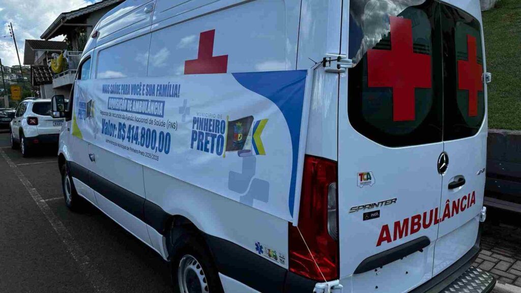 Nova ambulância reforça atendimento à saúde em Pinheiro Preto